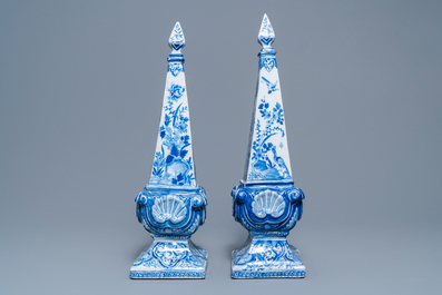 A pair of impressive Dutch Delft blue and white obelisks, 18th C.